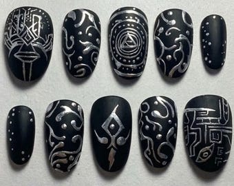 Ręcznie robione paznokcie Dark Sigil Magic Press On | Matowe czarne i srebrne chromowane zdobienia w stylu gotyckim | Paznokcie z symbolami starożytnych run mistycznych