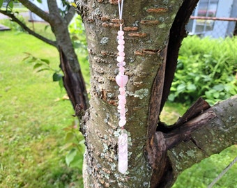 Chakra du coeur : quartz rose - pendentif suspendu - décoration d'intérieur en cristal - amour de soi, acceptation, guérison du coeur, énergie positive, attraction de l'amour