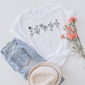 Wildflower T-shirt, Flower Shirt, Botanical Shirt, Nature Lover Shirt, Woman&#39;s Tee, Gift for Her, Cute Woman&#39;s Tee