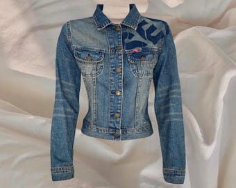 Giacca in denim iconica Miss Sixty Y2K, stampa grafica, anni 2000, vintage, estetica grunge alternativa