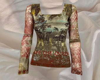 Save The Queen mesh top grunge alternatief cyberarchief Y2K 00s vintage kaki bruine grafische print