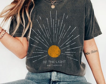 Sei das Licht Mathew 5 14 Sunburst Vintage Bibel Vers Christian Celestial Comfort Farben Tshirt, Boho Shirt, Sun Shirt, inspirierendes Geschenk