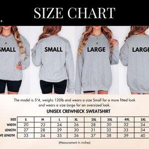 Puede incluir: Tabla de tallas para una sudadera con cuello redondo unisex. La tabla muestra las medidas en pulgadas para el ancho, la longitud y la longitud de la manga para las tallas S a 5XL.