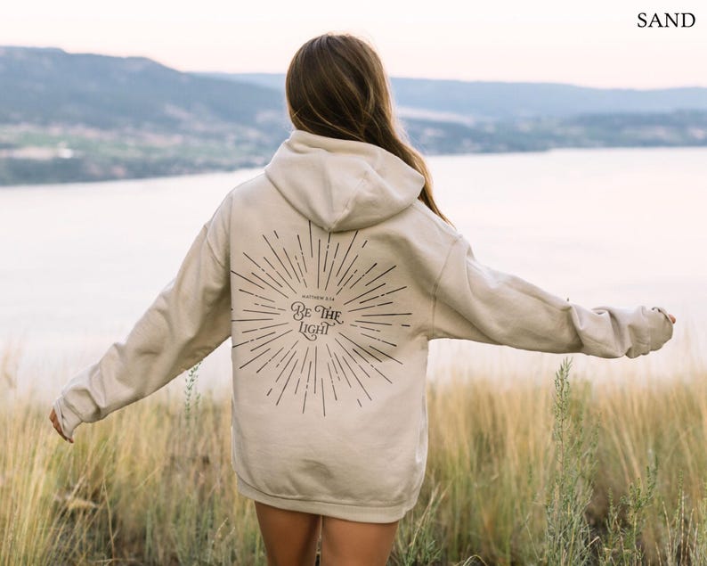 Var ljuset Matteus 5 14 Boho kristen hoodie Gud tröja Jesus hoodie Kristna kläder Kristen streetwear kristen merchandise gåva bild 4