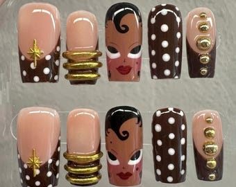 Unghie finte retrò fatte a mano con design 3D viso e anello dorato / Set quadrato a pois cioccolato Y2K