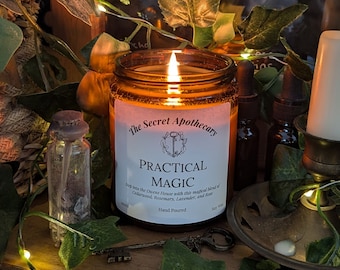 Bougie parfumée Practical Magic au cèdre, géranium rosat, romarin et lavande, cire de soja