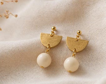 Elegant gold earrings with pearl | Minimalist earrings | Modern drop earrings | Handmade jewelry | Timeless jewelry | Gift