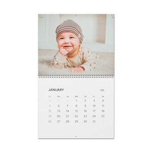 Personalisierter Baby Foto Wandkalender 2025 - Individuelles Design, Familienandenken, Geschenk für neue Eltern, Kinderzimmer Dekor, Baby Meilensteine