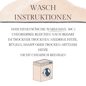 May include: A beige and white graphic with German text, "WASCH INSTRUKTIONEN," and washing instructions. The instructions include machine wash warm (max. 30C), chlorine-free bleach as needed, tumble dry low heat, and iron, steam, or dry on medium heat. A cartoon washing machine is at the bottom.