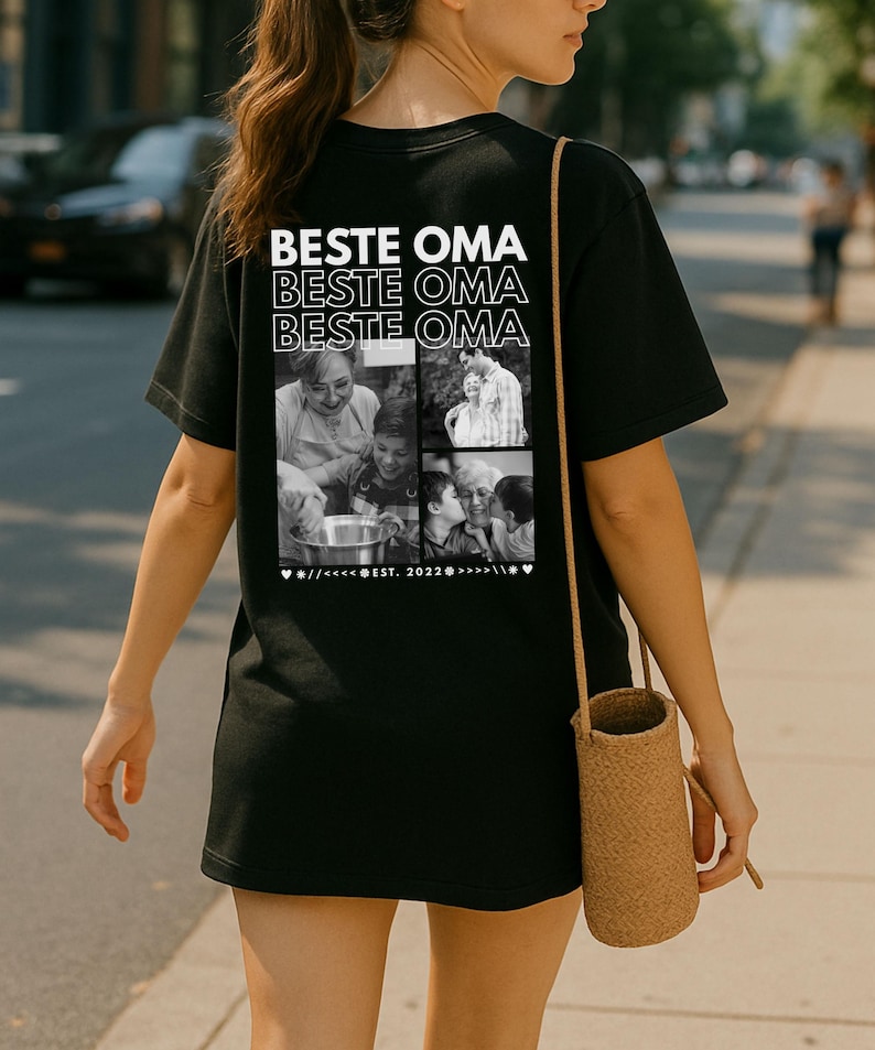 Puede incluir: Camiseta negra con la frase "BESTE OMA" en blanco, repetida tres veces. Debajo, cuatro fotos en blanco y negro. La camiseta tambi&eacute;n muestra el texto "EST. 2022" y s&iacute;mbolos de coraz&oacute;n.