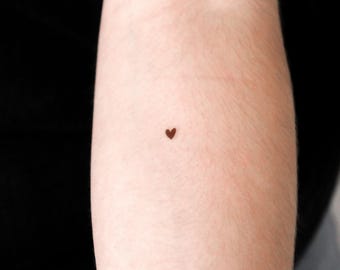 Tatuaje temporal de corazón marrón dibujado a mano (juego de 3)