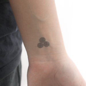 Tatuaje temporal de trisquel en espiral triple (juego de 3)