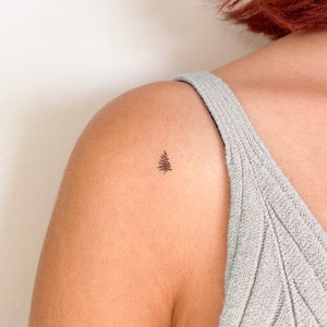 Piccolo tatuaggio temporaneo di albero di pino (set di 3)