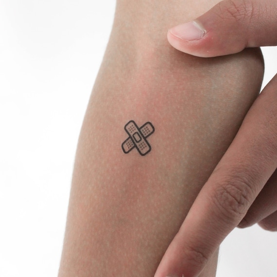 LiSAピンバッジ・タトゥーシールセット LiSAピンバッジ・タトゥーシールセット