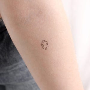 Piccolo tatuaggio temporaneo con pezzo di puzzle a linea sottile (set di 3)