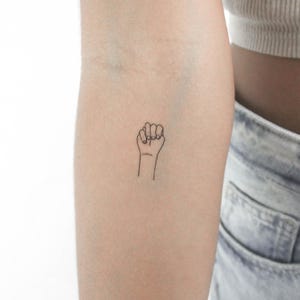 Tatuaggio temporaneo con la lingua dei segni M (set da 3)