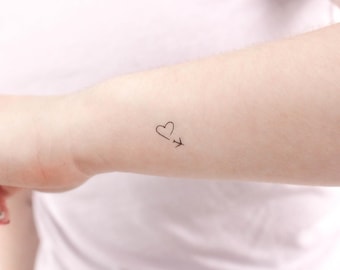 Piccolo tatuaggio temporaneo di aeroplano e cuore (set di 3)