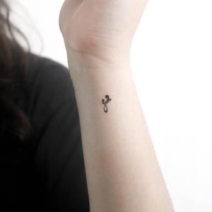 Piccolo tatuaggio temporaneo con simbolo madre e figlia (set da 3)