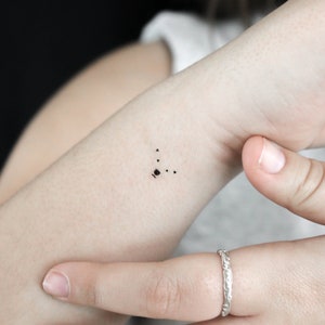 Piccolo tatuaggio temporaneo con il volto di un orso polare (set di 3)