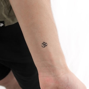 Piccolo tatuaggio temporaneo Om (set di 3)