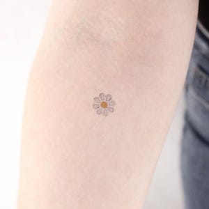 Tatuaggio temporaneo a forma di margherita in smalto argentato (set da 3)
