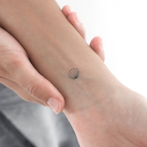 Piccolo tatuaggio temporaneo conchiglia di capesante (set di 3)