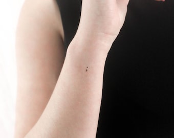 Winziges Semikolon temporäres Tattoo (3er Set)