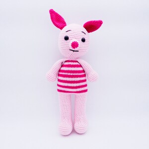 Boneca Amigurumi feita à mão em fio de algodão | Brinquedo artesanal macio e adorável | Desenho animado e leitão