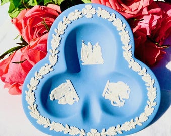 Vintage Wedgwood Blue Jasperware Trefoil Trinket Dish – Classical Relief Tray – UK Made – Neoclassical Home Decor Gift-Original Box-Pin dish