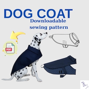 Può includere: Un modello di cucito scaricabile per cappotto per cani, con un cane dalmata che indossa un cappotto blu navy. Il testo "DOG COAT" e "Downloadable sewing pattern" sono visualizzati in blu. È presente anche un'icona PDF.