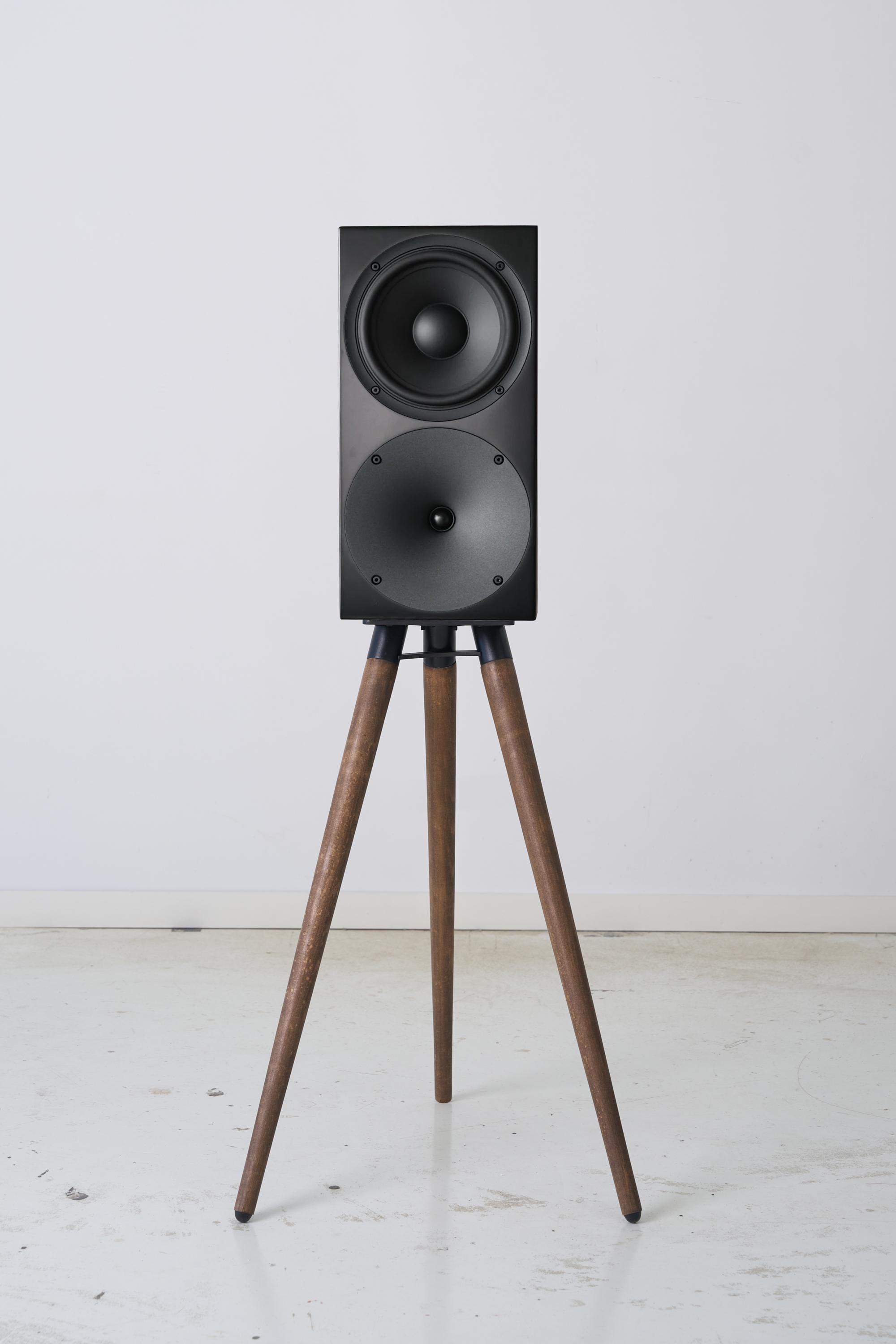 Marshall stanmore スピーカースタンド 三脚式木製ウォールナット Marshall stanmore スピーカースタンド 三脚式木製