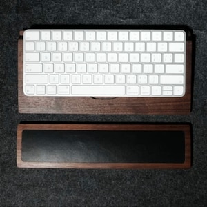 Supporto Premium per Apple Magic Keyboard 2021 - Base ergonomica in legno compatibile con l'ultima Magic Keyboard - Estetica e comfort della scrivania migliorati