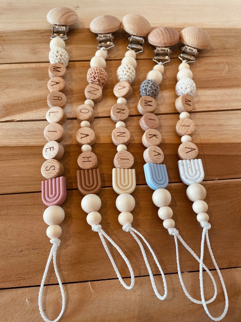 Schnullerkette mit Name Personalisiert Geschenk Geburt Holzperlen Holzbuchstaben Regenbogen Boho Babygeschenk Braun Beige Bild 7