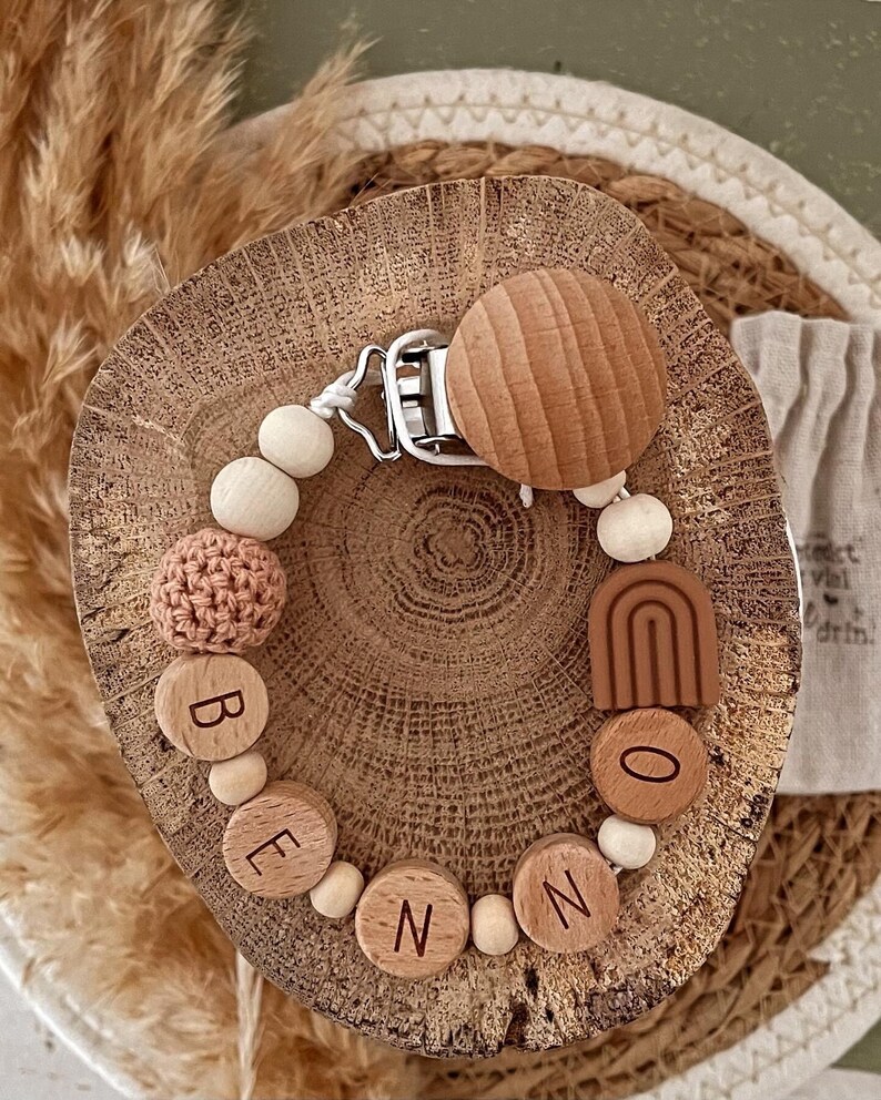 Schnullerkette mit Name Personalisiert Geschenk Geburt Holzperlen Holzbuchstaben Regenbogen Boho Babygeschenk Braun Beige Bild 1