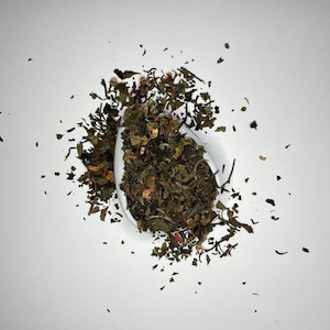 Meditativer Tee eine beruhigende Mischung aus Weißem Tee, Jasmin Grüntee, & Rose Lose Blatt Weißer Tee Mystic Mug Tea