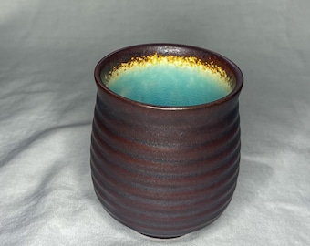 Tazza da tè Aozora Kannyu stile Yunomi, 295 ml, porcellana blu con finitura craquelé Wabi-Sabi.