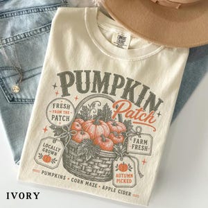 Camiseta com estampa de abóbora, camiseta com estampa de outono "Frescos da Fazenda", design retrô de mercado de outono, camiseta aconchegante de colheita de Halloween