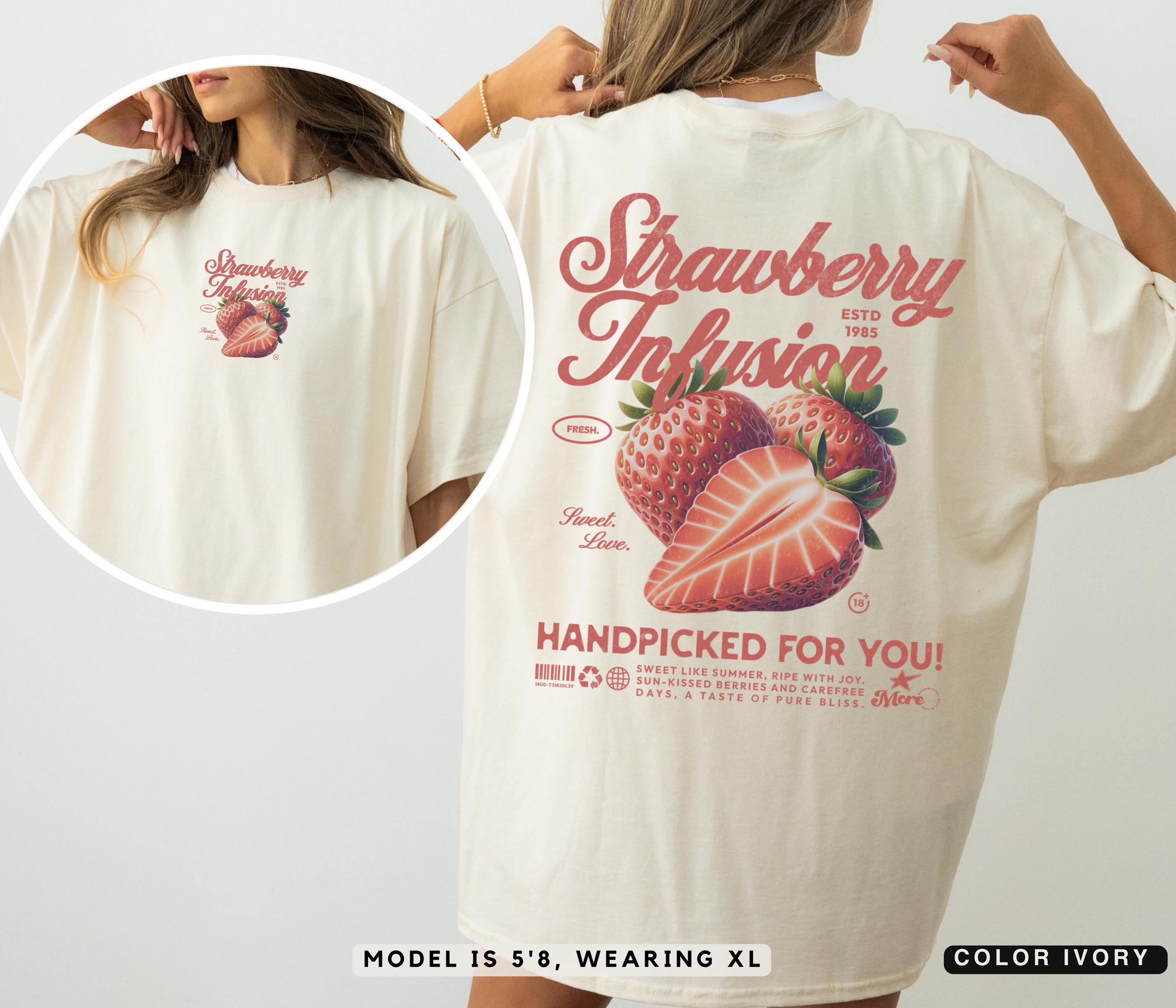 ストロベリーレトログラフィックTシャツ：コンフォートカラーズ®ユニ