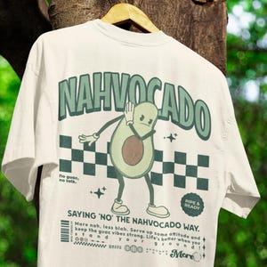 面白いアボカドコンフォートカラー® Tシャツ レトロ漫画フードラバーTシャツ 手描きユーモアトップ、ユニセックスガーメントダイグラフィック、バック＆フロントプリント