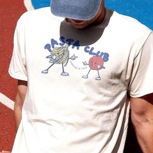 Camiseta Foodie – Pasta Club Retro 90s Graphic Tee, presente para amantes de espaguete italiano, estética única para namorada, namorado e melhor amigo