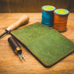Handmade Leather Wallet – Genuine Leather Bifold, Minimalist Slim Wallet for Men, Personalized Gift, Rustic Handmade Men&#39;s Wallet