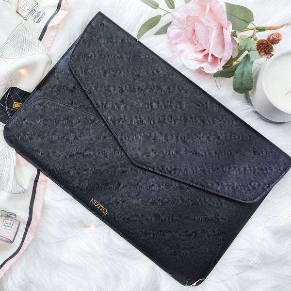 NOTIQ | Laptop Case Tech Clutch | Noir Pebble