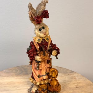 Vintage 1999 Boyds Bears and Friends Wendy Willowhare & Pip A Tisket A Tasket 28401 - Collectible Figurine
