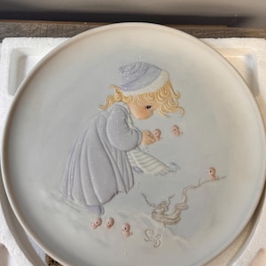 Vintage 1984 Precious Moments Winter&#39;s Song Plate Four Season&#39;s Series 12130 - Collectible Figurine