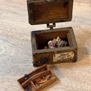 Vintage 1999 Boyds Bears and Friends Noah&#39;s Toolbox 2434 - Collectible Figurine
