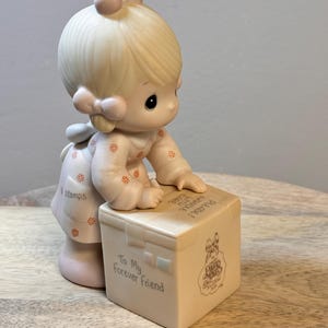 Vintage 1987 Precious Moments Sharing Is Universal E-0007 - Collectible Figurine