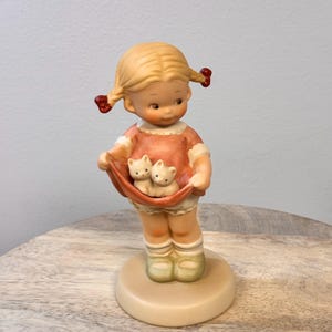 Vintage 1990 Memories of Yesterday A Lapful of l Luck 524689 - Collectible Figurine