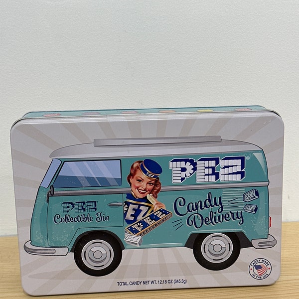 Pez Candy Nostalgia Geschenkdose, exklusiver Spender + über 40 Pez-Nachfüllungen