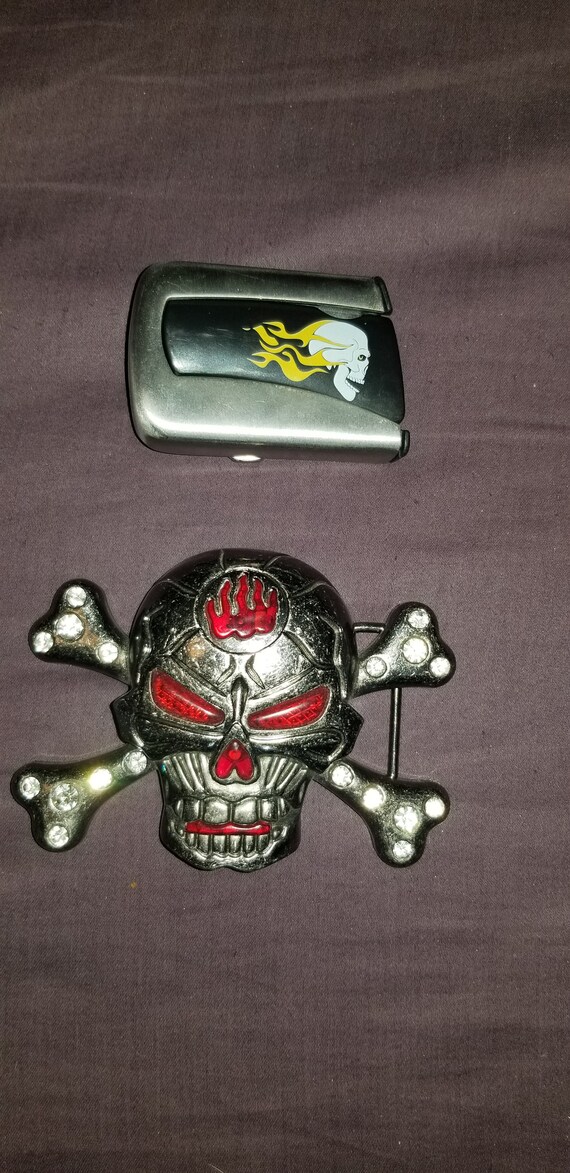 Skull belt buckles