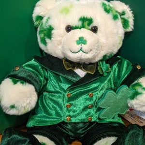 Día de San Patricio tocando Leprechaun Build a Bear
